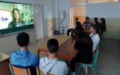 Organizovane ciljane konsultacije o lokalnim pitanjima u oblasti prava deteta sa učeničkim parlamentima, roditeljima, OCD, medijima